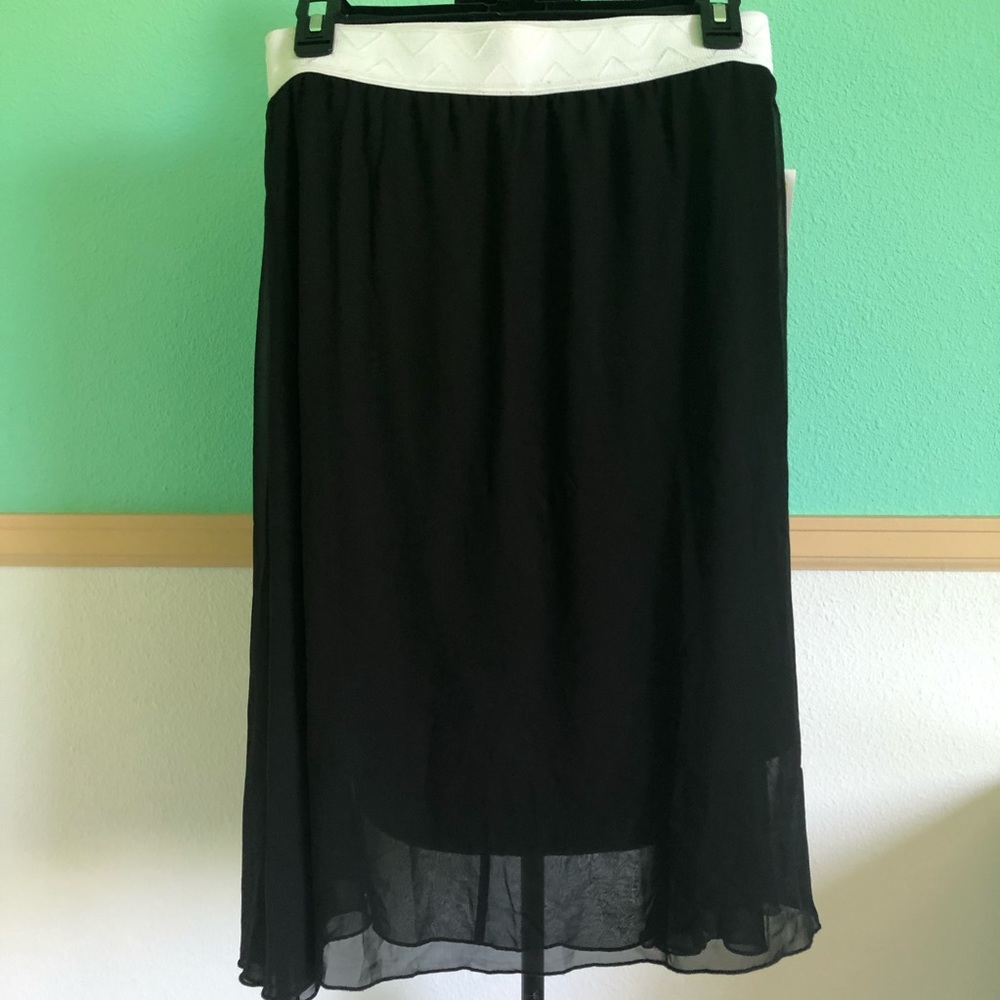 NWT LulaRoe Lola 🖤